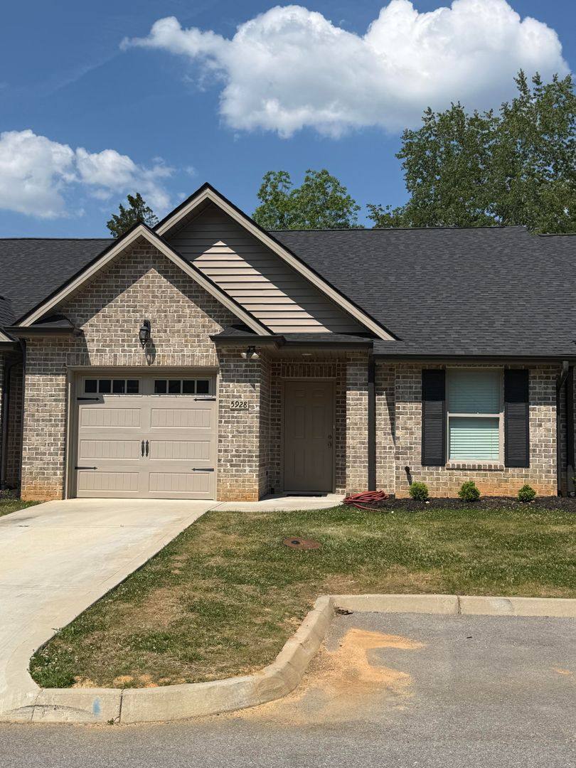 Condo for rent at 5928 Knox Hill Way, Knoxville, TN 37912