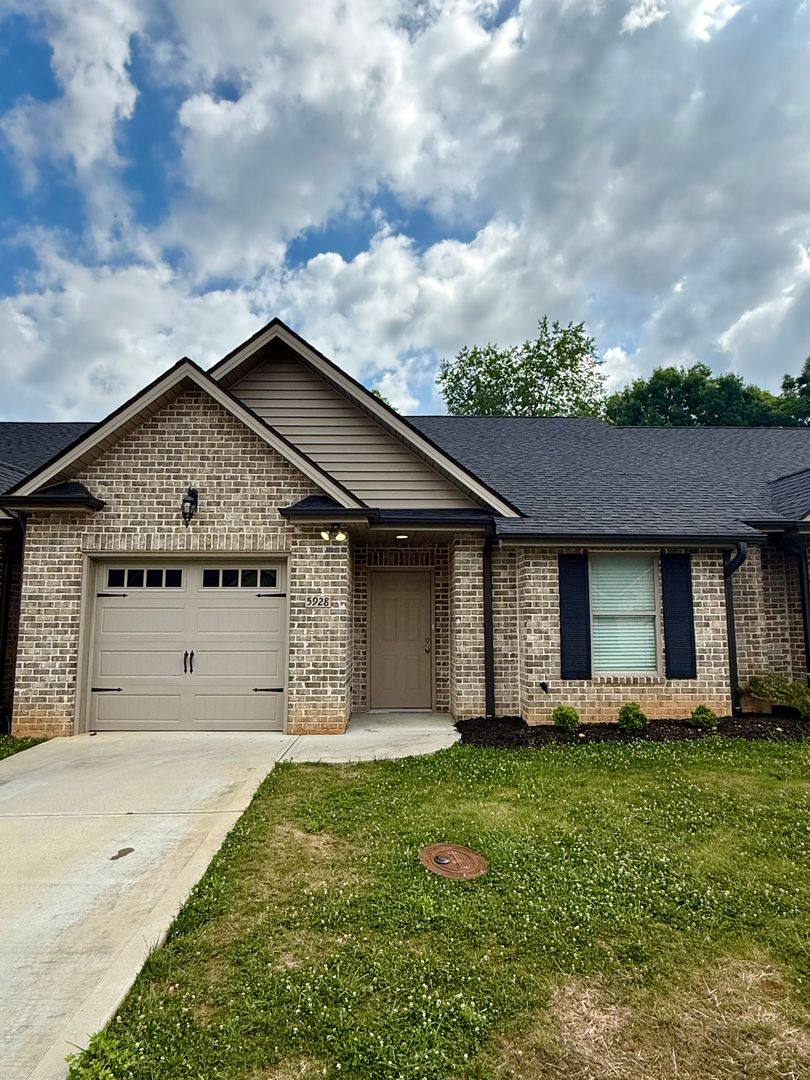 Condo for rent at 5928 Knox Hill Way, Knoxville, TN 37912