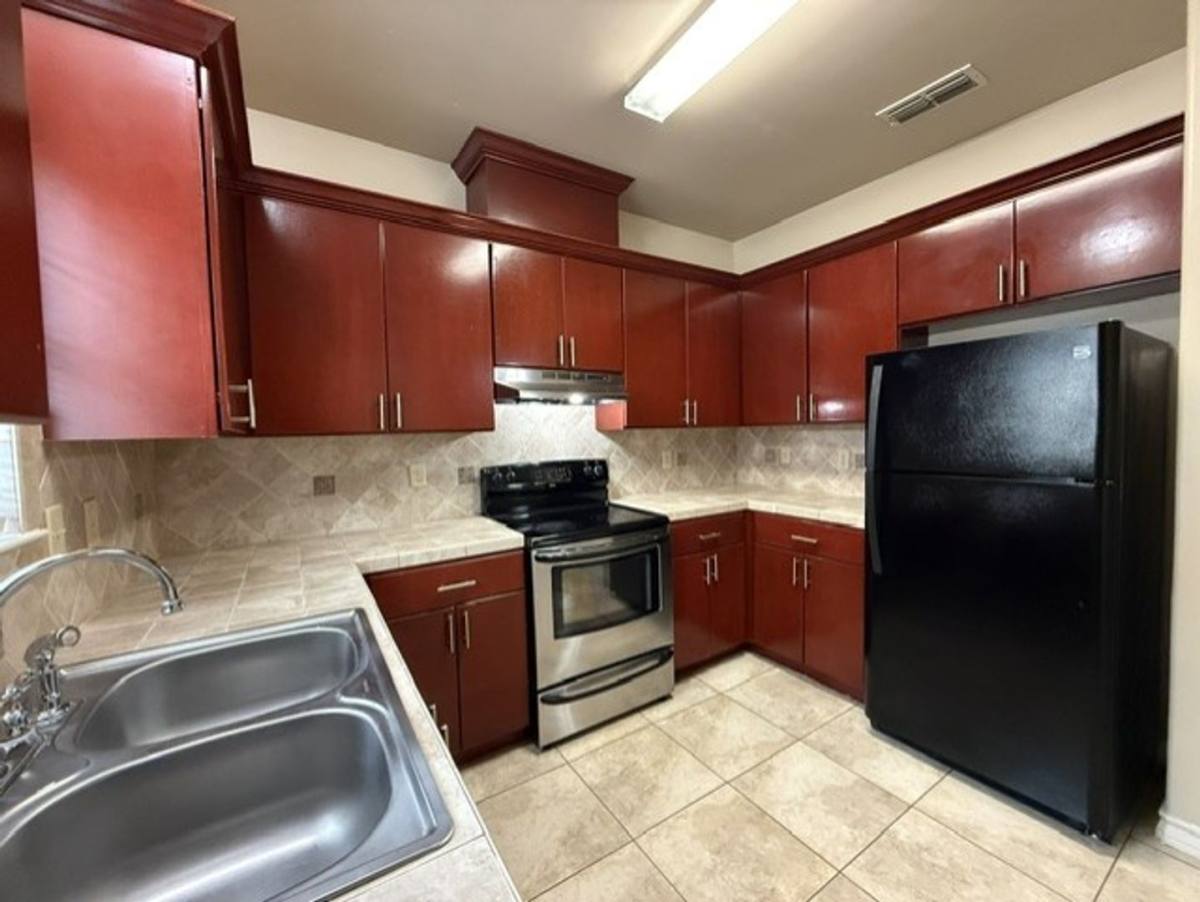 Apartment for rent at 710 Alta Vista, Laredo, TX 78041