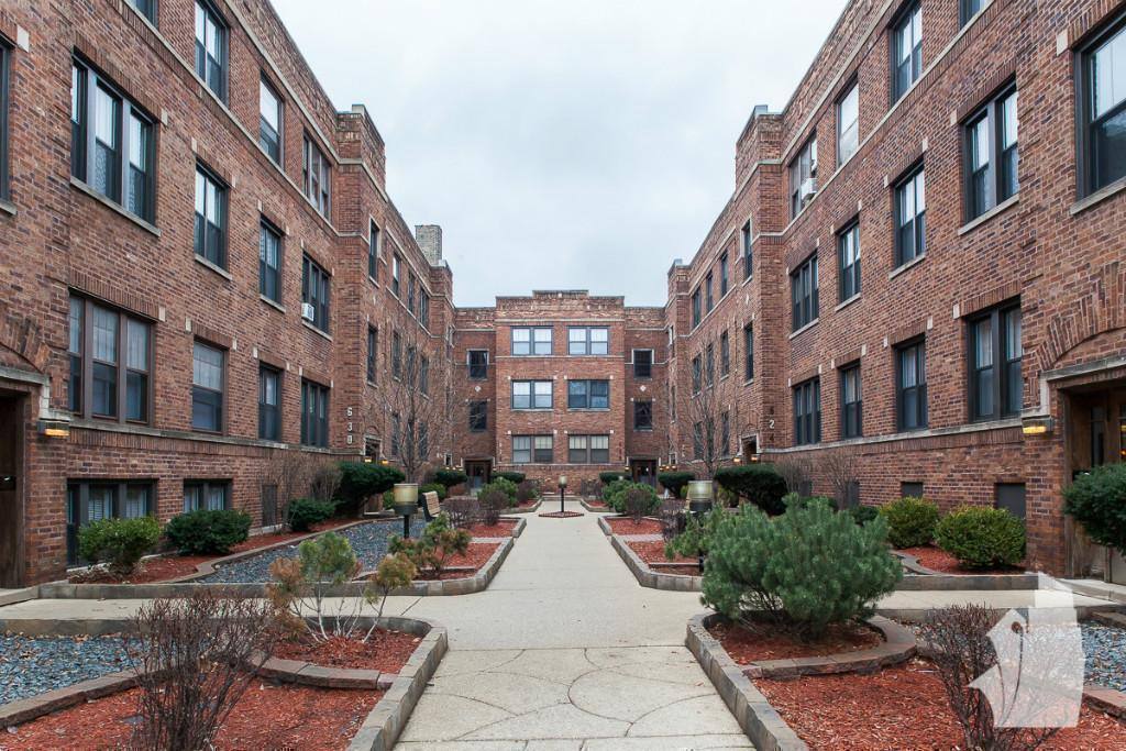 Apartment for rent at 622 W Cornelia Ave #N2, Chicago, IL 60657