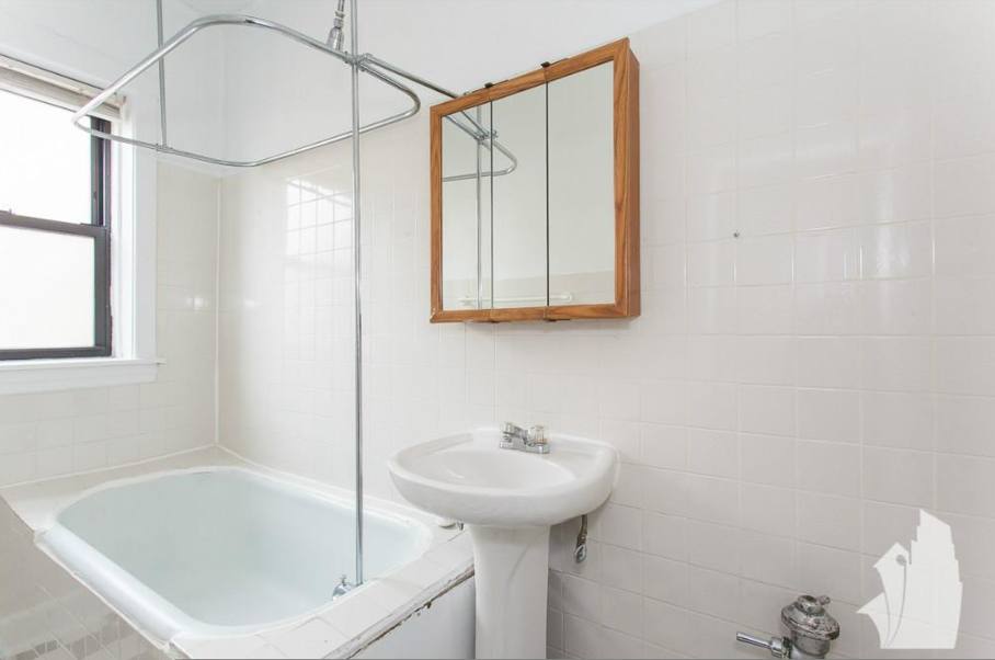 Apartment for rent at 622 W Cornelia Ave #N2, Chicago, IL 60657