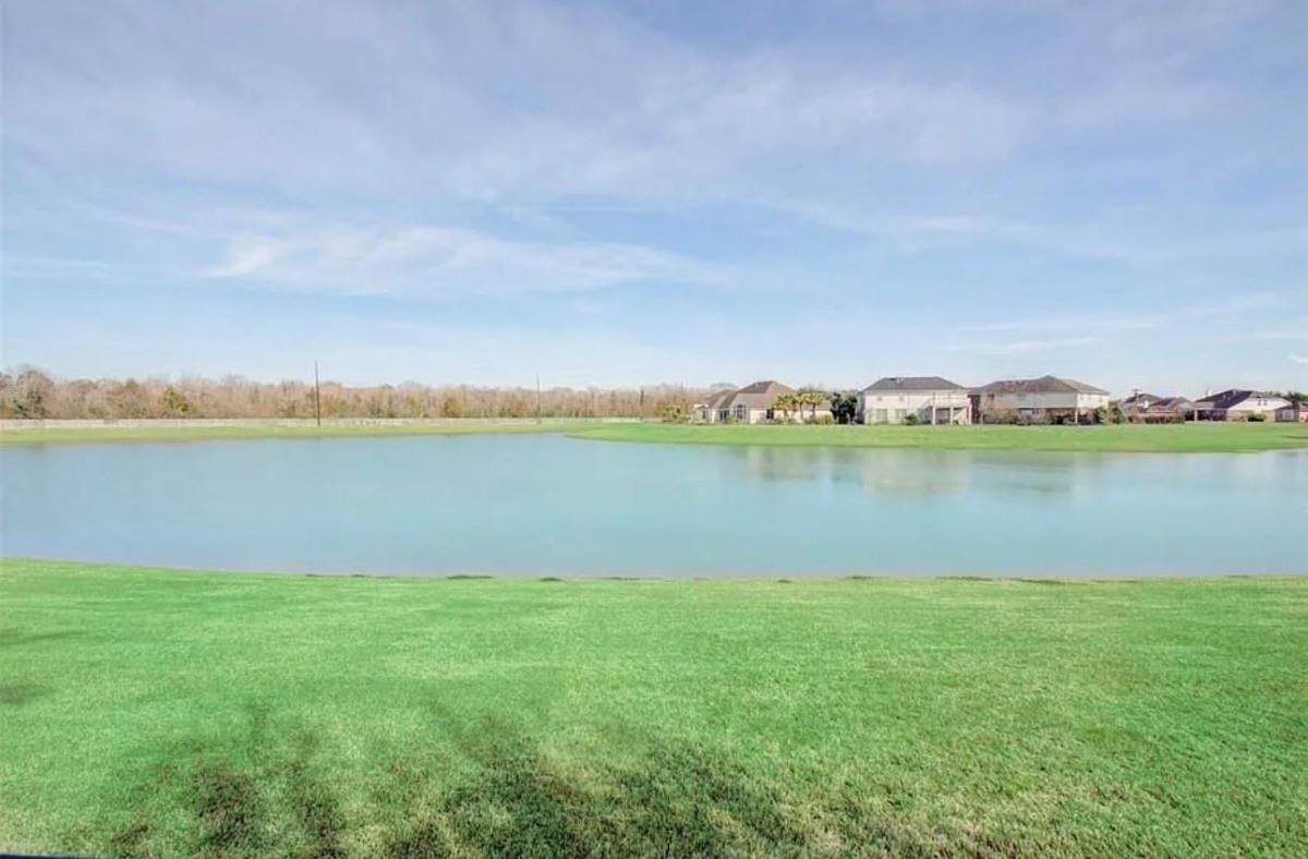 House for rent at 815 N Elder Grove Dr, Pearland, TX 77584