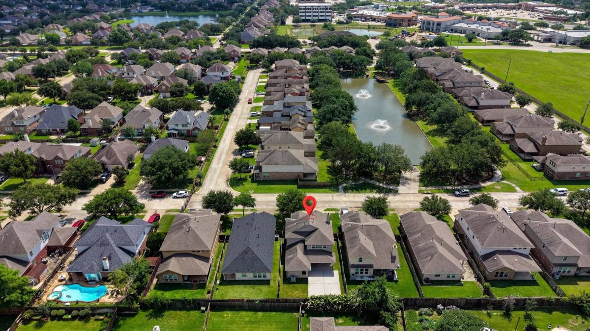 House for rent at 2718 Sunshade Court, Pearland, TX 77584
