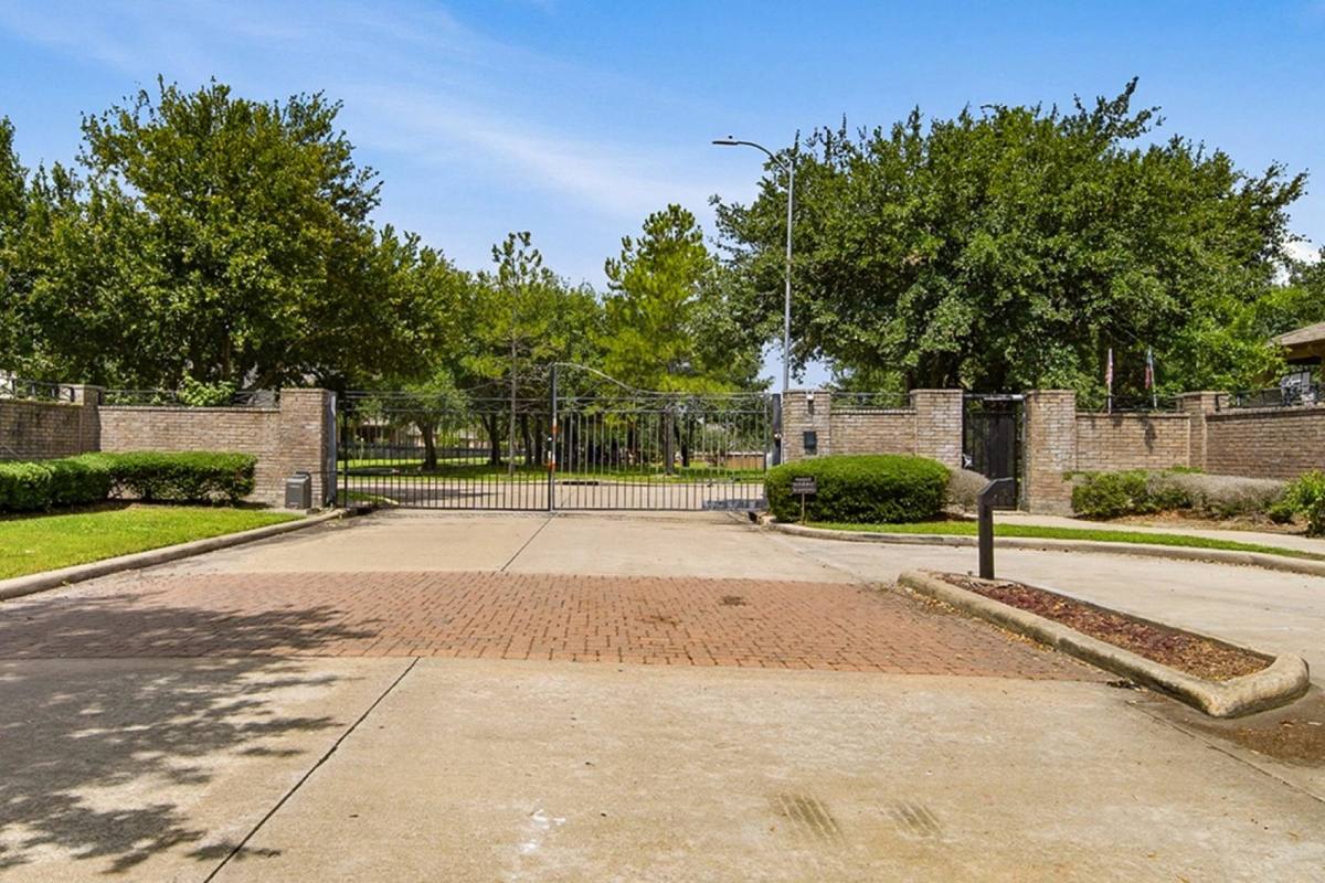 House for rent at 2718 Sunshade Court, Pearland, TX 77584