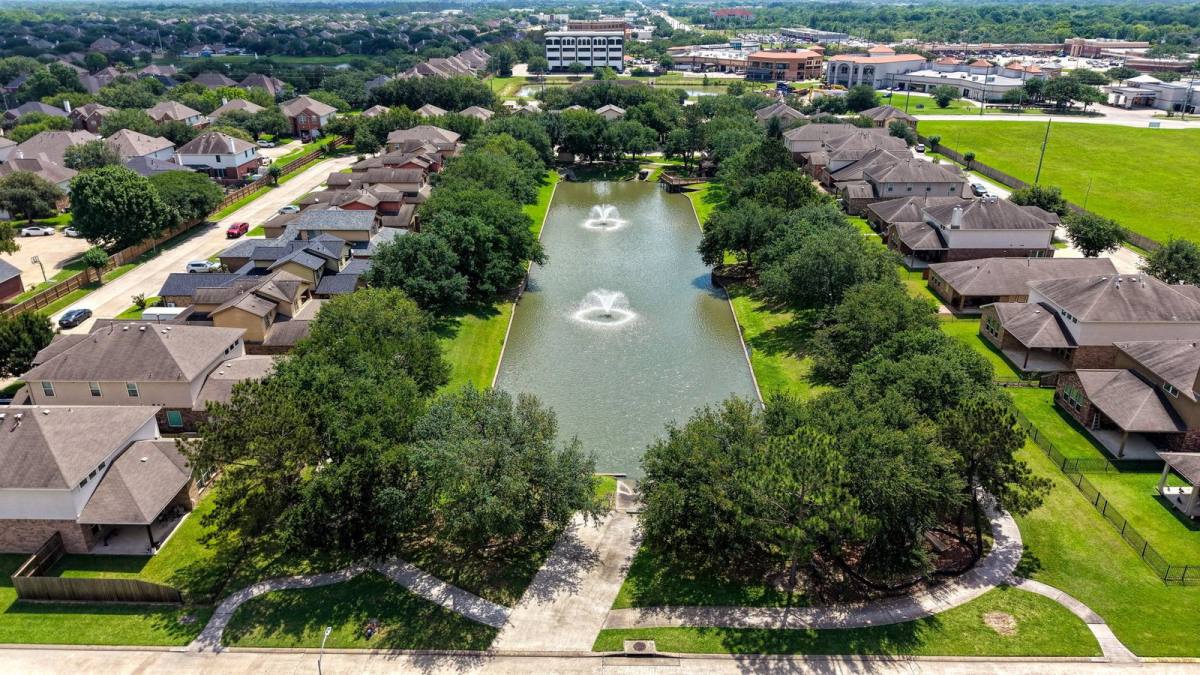 House for rent at 2718 Sunshade Court, Pearland, TX 77584