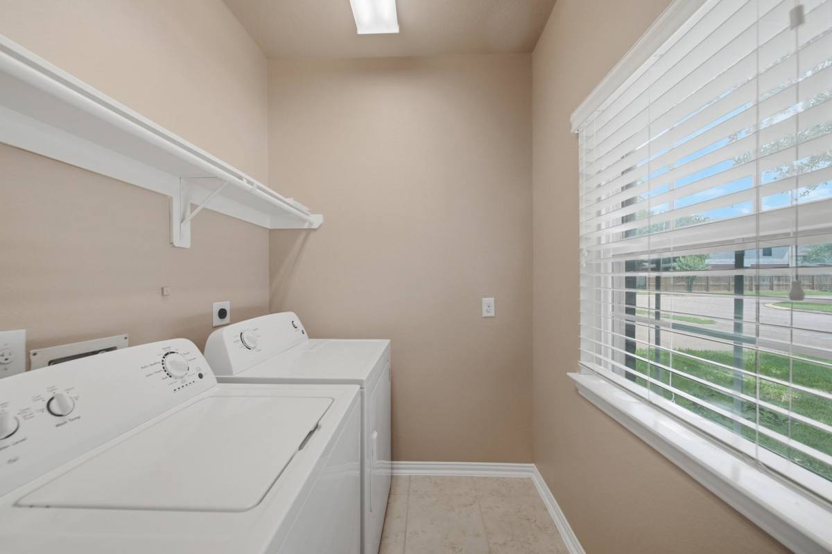 House for rent at 2718 Sunshade Court, Pearland, TX 77584