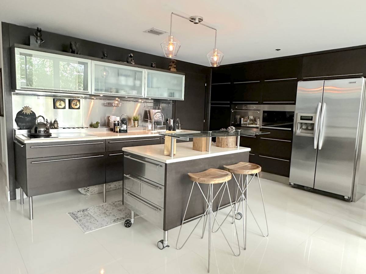 Apartment for rent at 6000 Collins Ave #509, Miami Beach, FL 33140