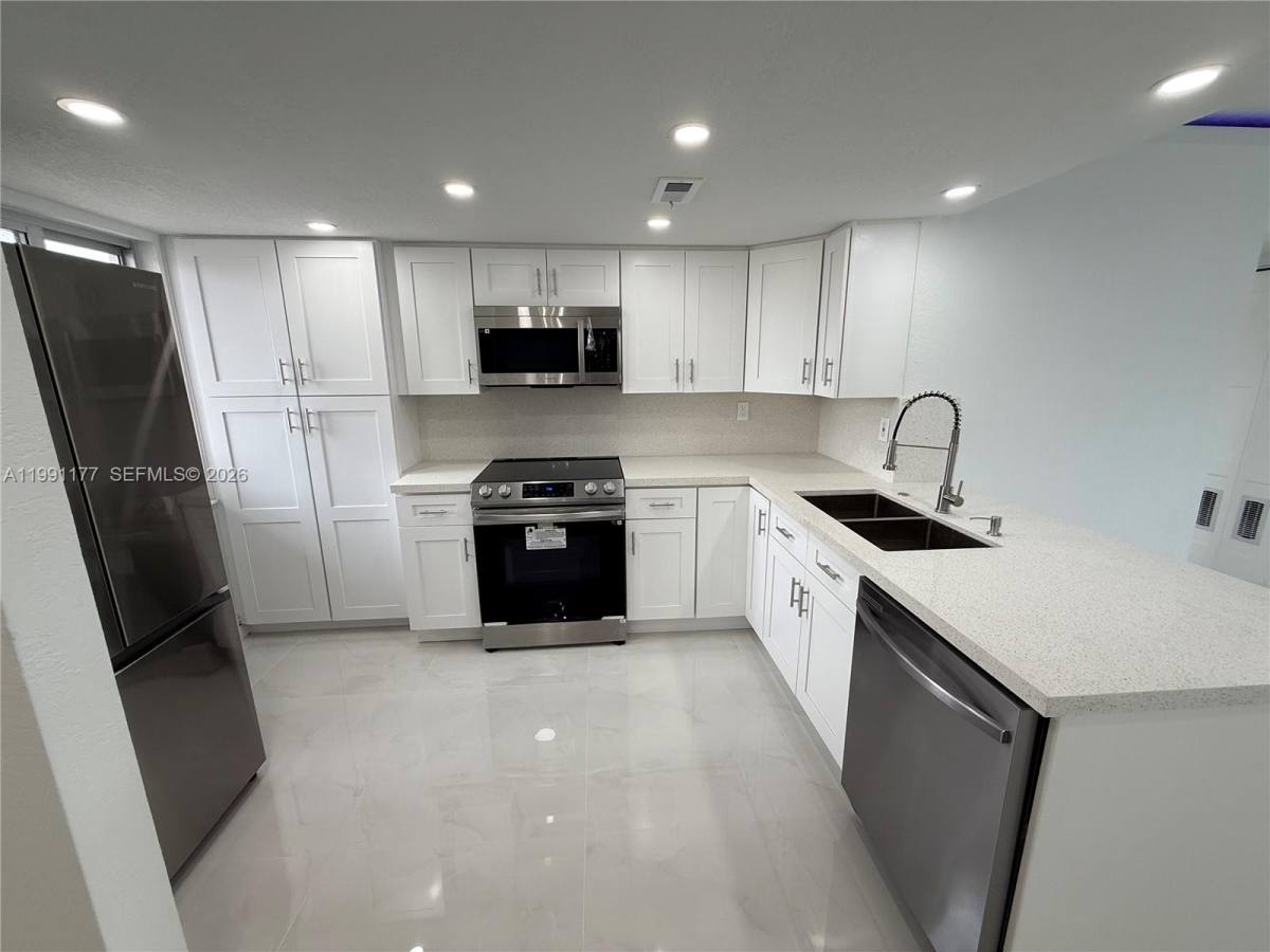 Apartment for rent at 9915 W Okeechobee Rd #2-201, Hialeah, FL 33016