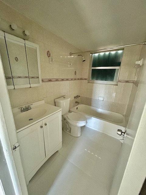 Apartment for rent at 1725 W 60th St #F316, Hialeah, FL 33012