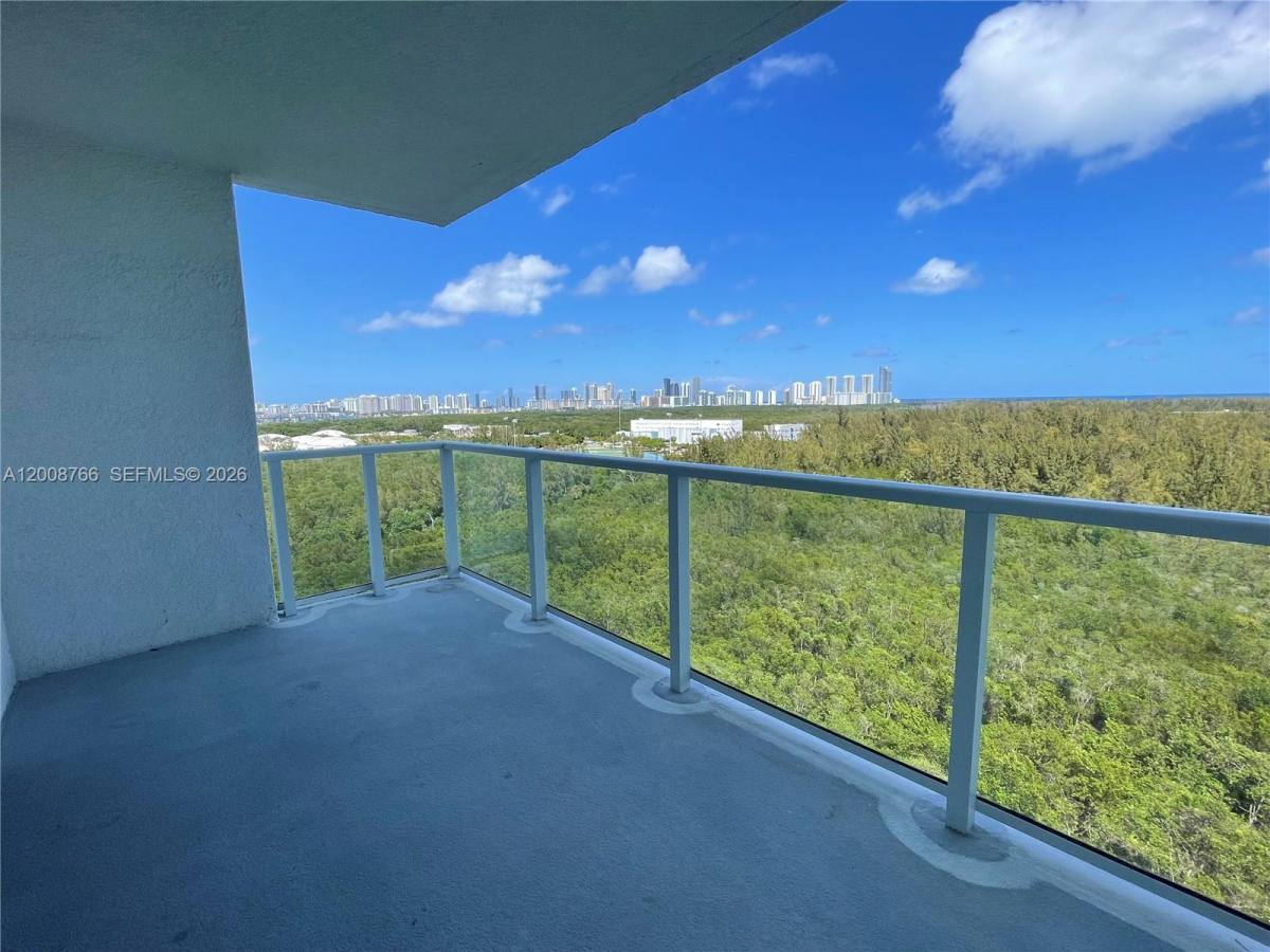 Apartment for rent at 14951 Royal Oaks Lane, Miami, FL 33181