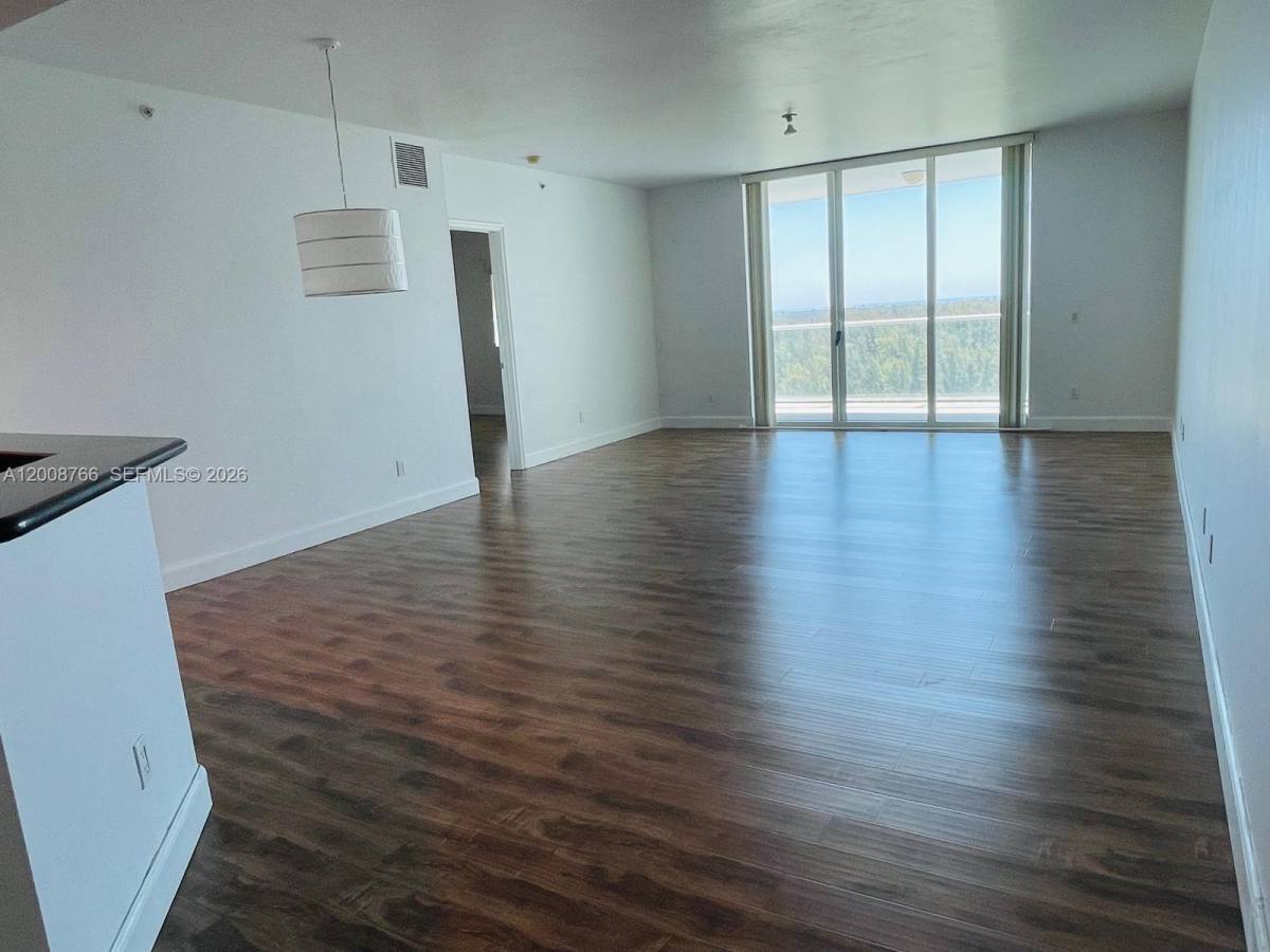 Apartment for rent at 14951 Royal Oaks Lane, Miami, FL 33181