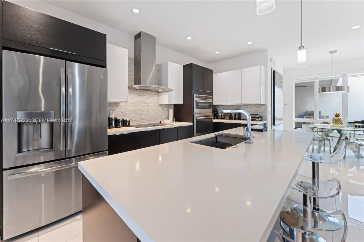 Townhouse for rent at 6313 NW 104th Path, Miami, FL 33178