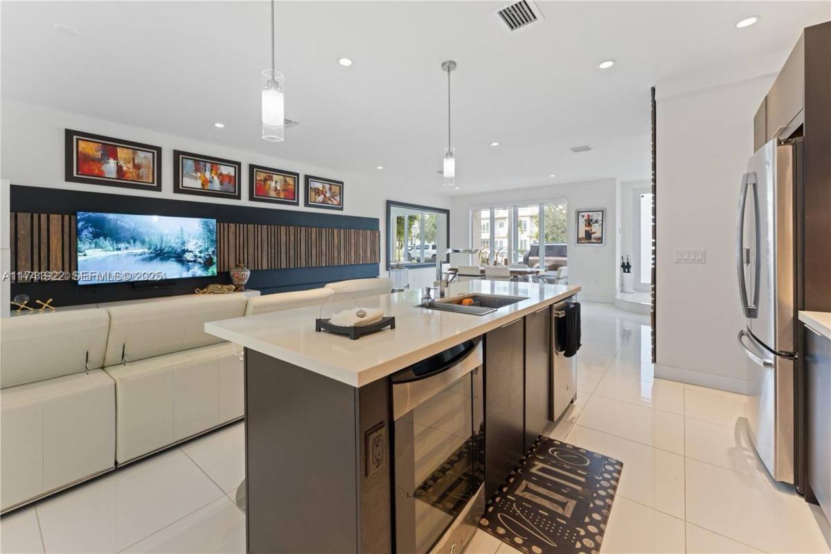 Townhouse for rent at 6313 NW 104th Path, Miami, FL 33178