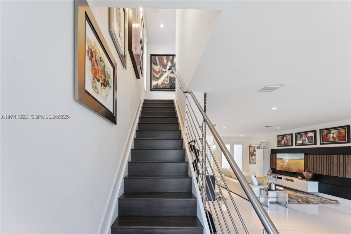 Townhouse for rent at 6313 NW 104th Path, Miami, FL 33178