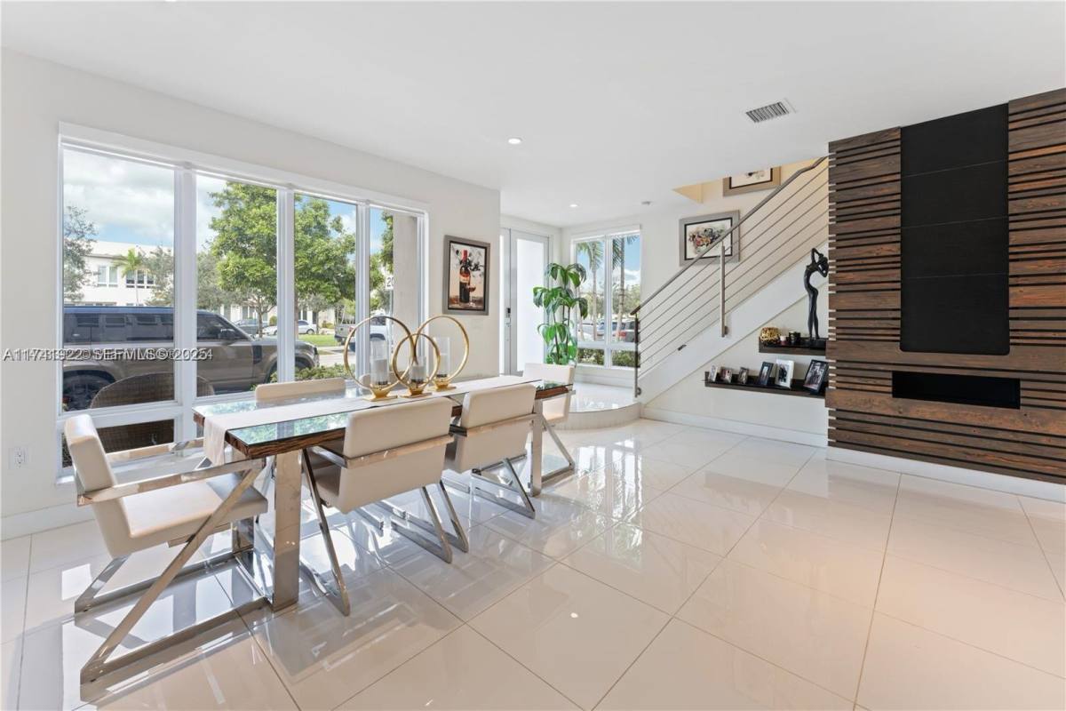 Townhouse for rent at 6313 NW 104th Path, Miami, FL 33178