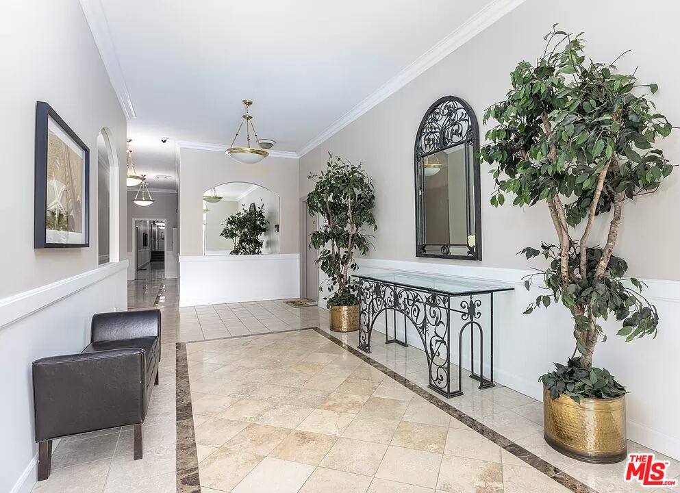 Apartment for rent at 511 San Vicente Blvd #204, Santa Monica, CA 90402