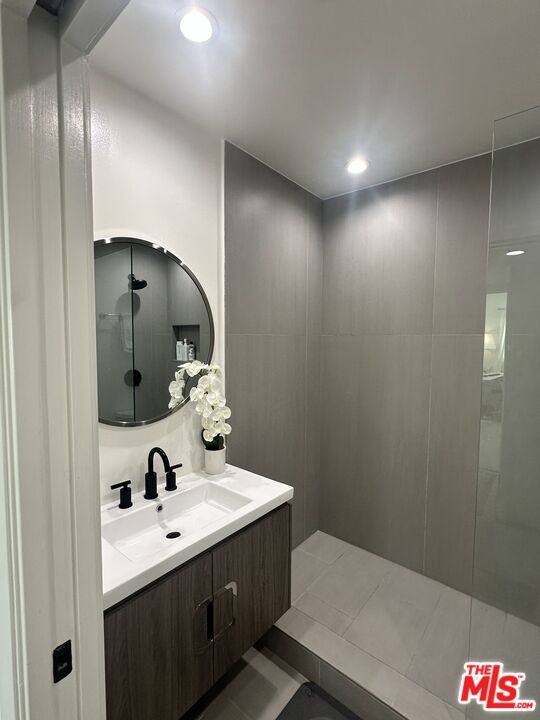 Apartment for rent at 451 S Barrington Ave #202, Los Angeles, CA 90049