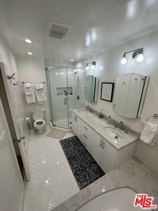 Apartment for rent at 451 S Barrington Ave #202, Los Angeles, CA 90049