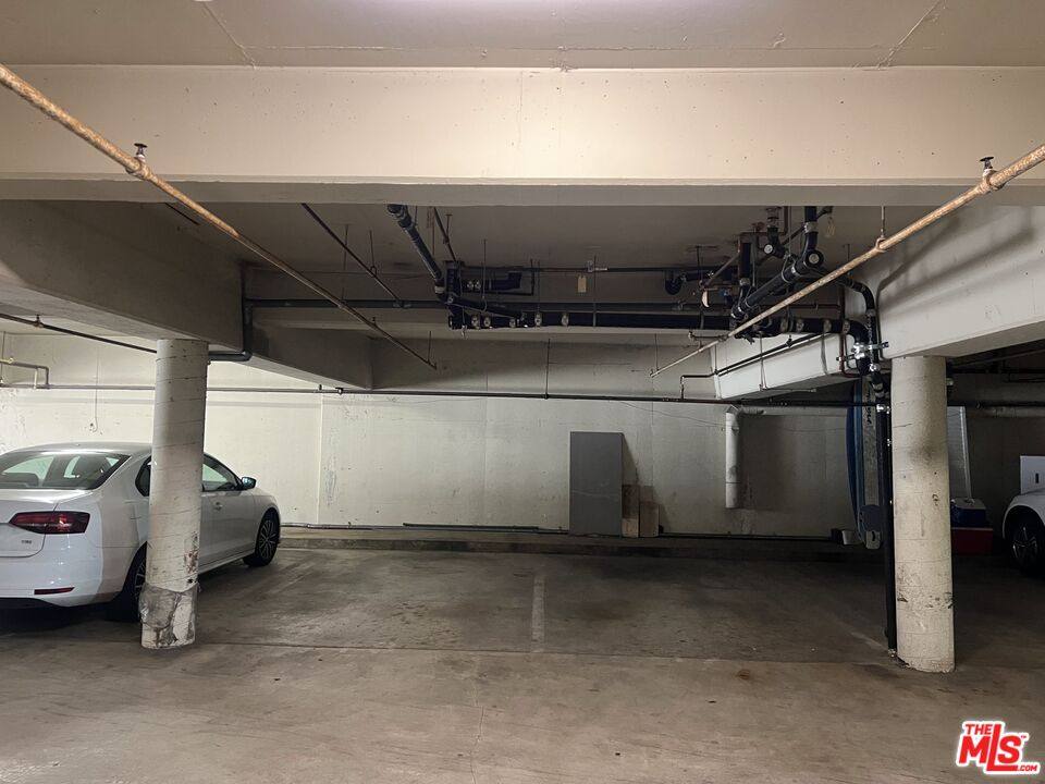 Apartment for rent at 451 S Barrington Ave #202, Los Angeles, CA 90049