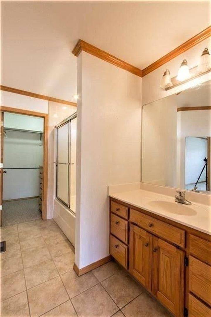 Apartment for rent at 9761 E Plentywood Rd, Bentonville, AR 72712