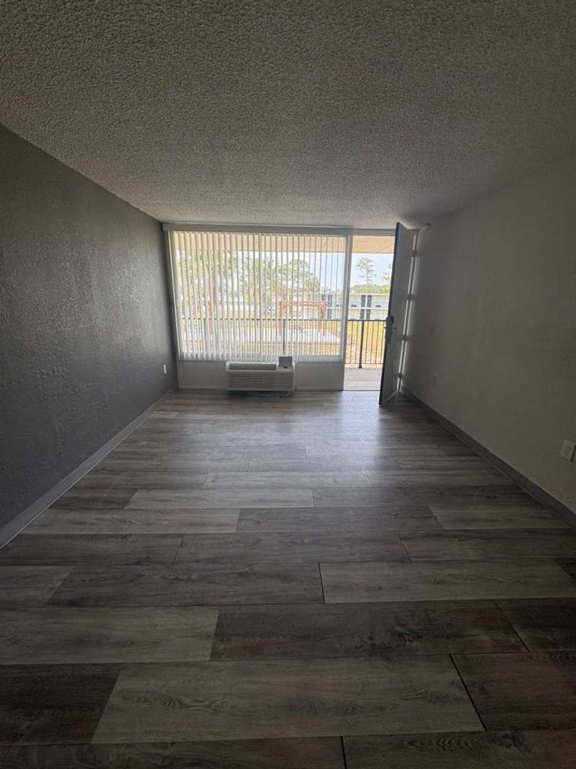 Apartment for rent at 1057 Broward Rd, Jacksonville, FL 32218
