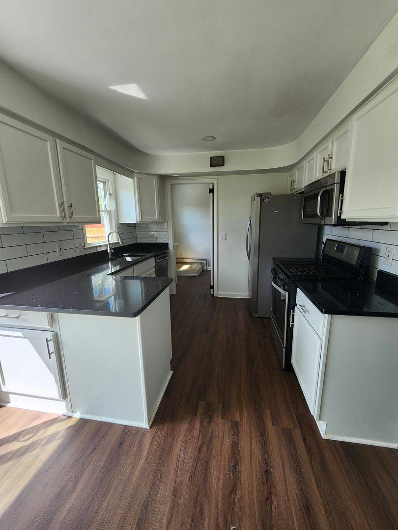 House for rent at 7048 Oakwood Rd, Cleveland, OH 44130