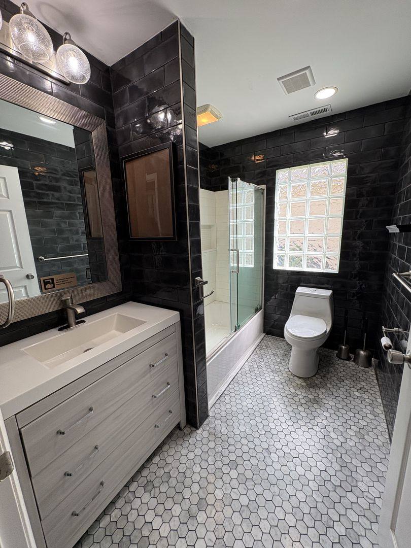 House for rent at 7048 Oakwood Rd, Cleveland, OH 44130