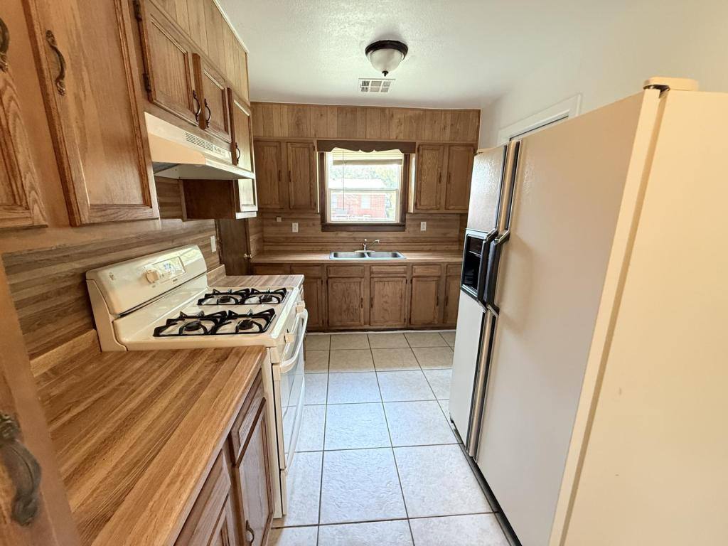 House for rent at 1004 S 3rd, Copperas Cove, TX 76522