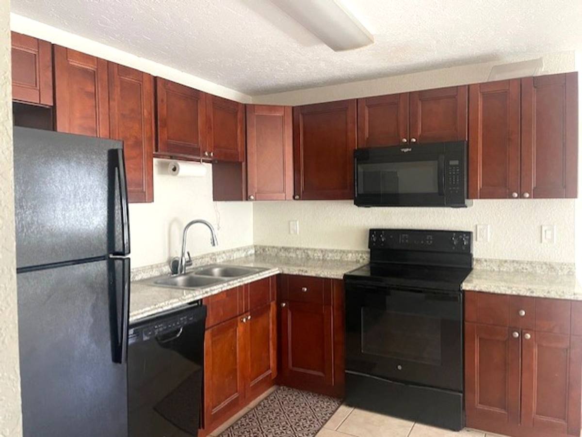 Apartment for rent at 1856 A & 1858 B Debbie St, Sarasota, FL 34231