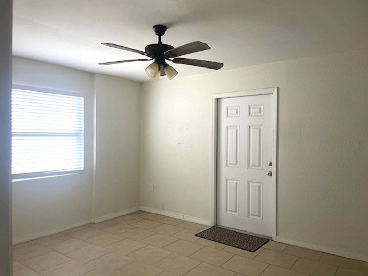 Apartment for rent at 1856 A & 1858 B Debbie St, Sarasota, FL 34231