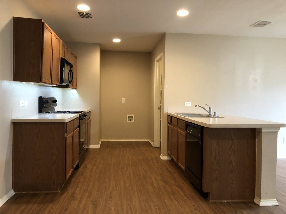 Townhouse for rent at 668 Stern Dr, Crowley, TX 76036