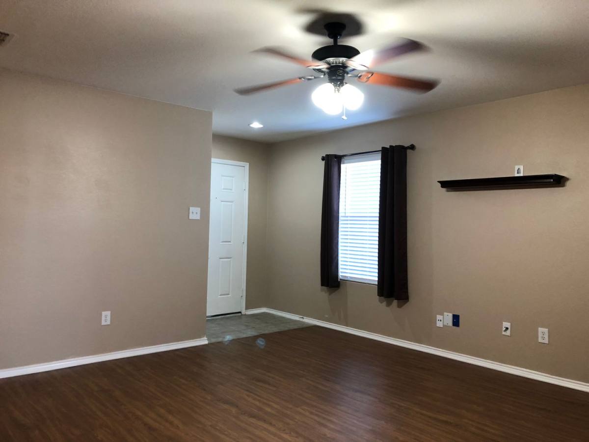 Townhouse for rent at 668 Stern Dr, Crowley, TX 76036