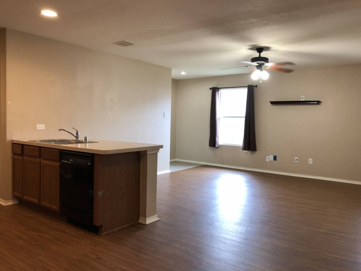 Townhouse for rent at 668 Stern Dr, Crowley, TX 76036