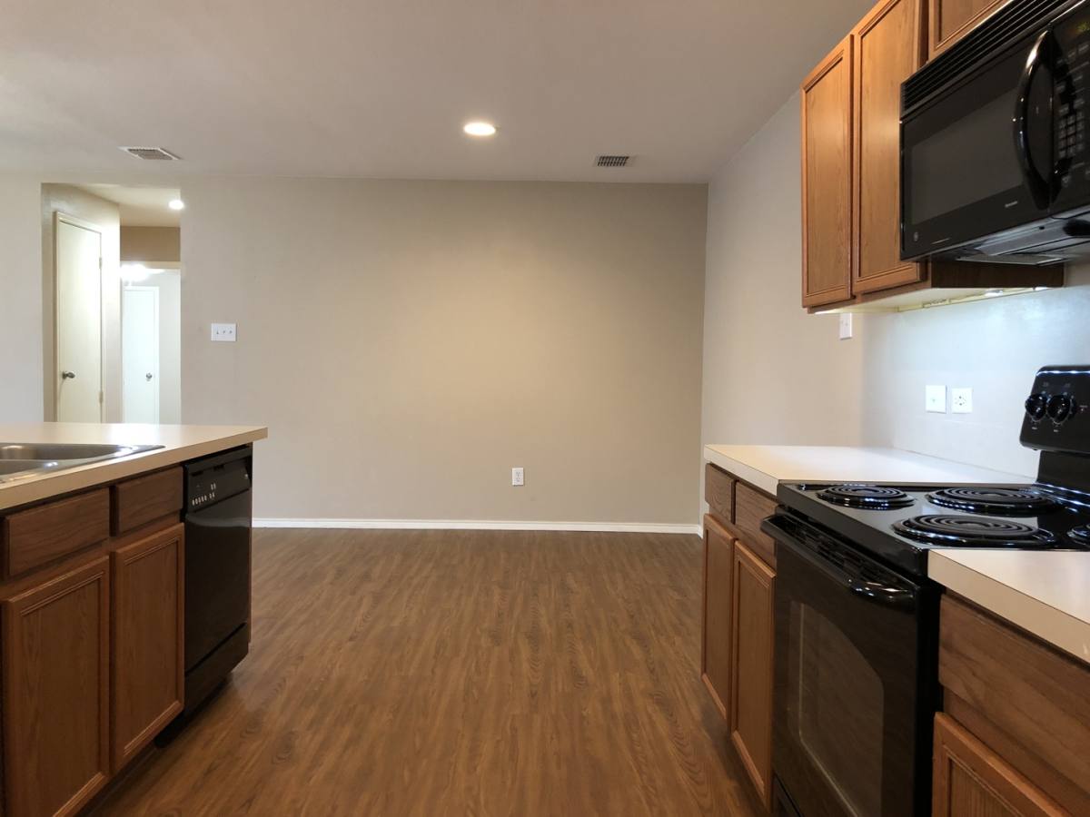 Townhouse for rent at 668 Stern Dr, Crowley, TX 76036