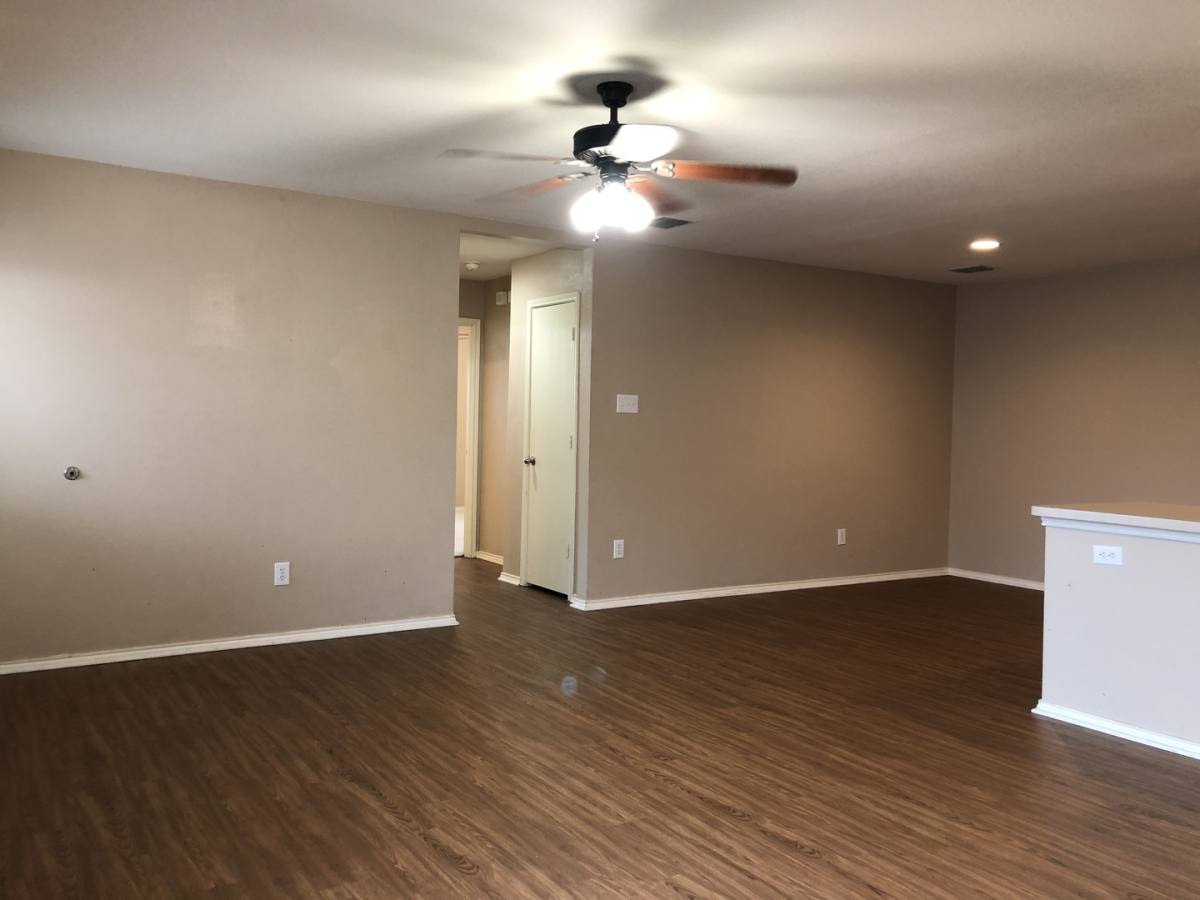Townhouse for rent at 668 Stern Dr, Crowley, TX 76036