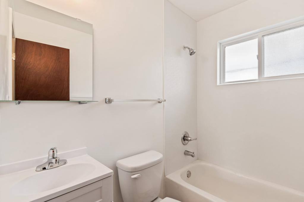 Apartment for rent at 377 E McLemore Ave #206, Memphis, TN 38106