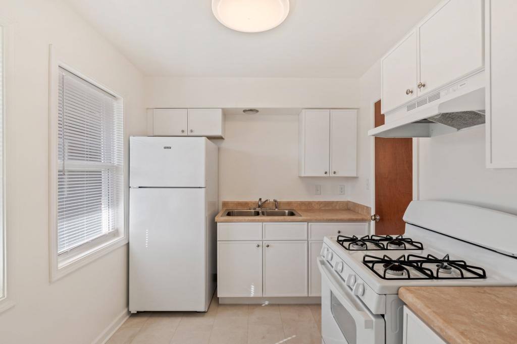 Apartment for rent at 377 E McLemore Ave #206, Memphis, TN 38106