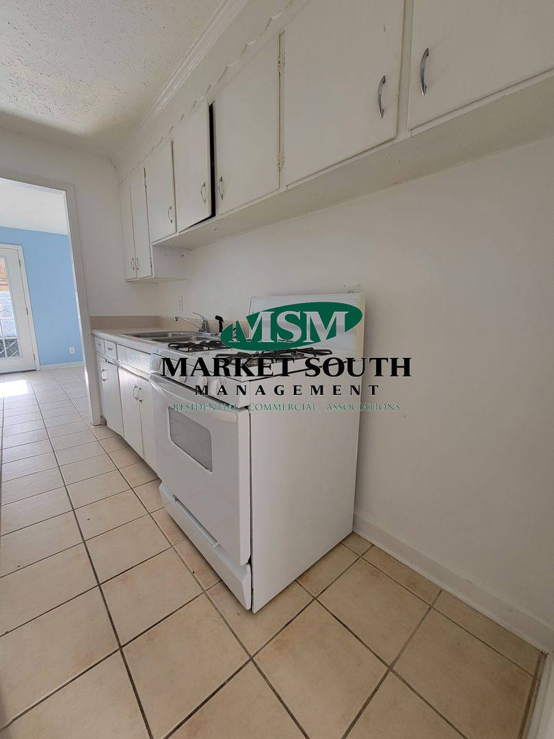 Apartment for rent at 216 1 2 E Charlton Lane, Savannah, GA 31401