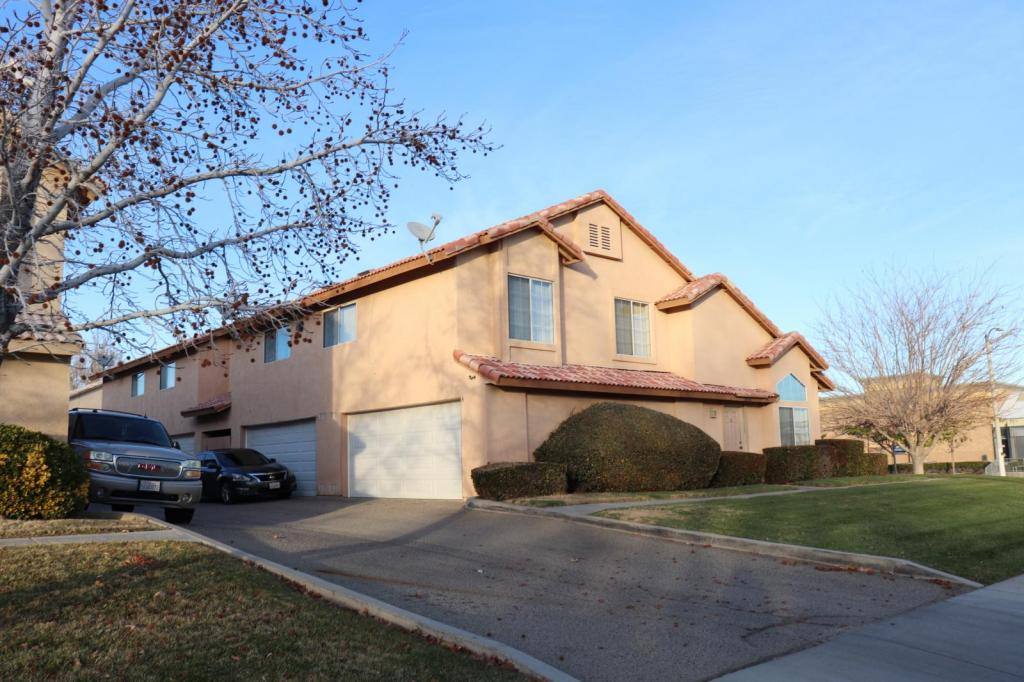 Townhouse for rent at 1647 Orchid Lane, Lancaster, CA 93535