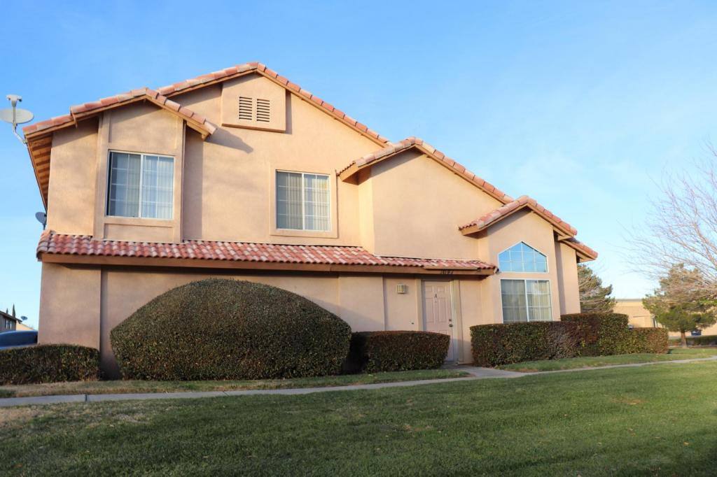 Townhouse for rent at 1647 Orchid Lane, Lancaster, CA 93535