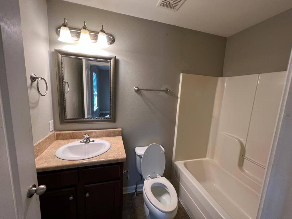 Townhouse for rent at 1955 Bloomington Ave, Tallahassee, FL 32304