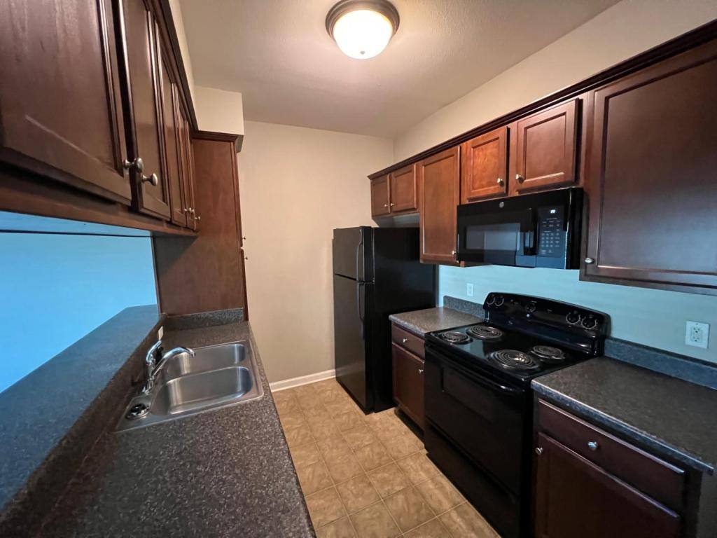 Townhouse for rent at 1955 Bloomington Ave, Tallahassee, FL 32304