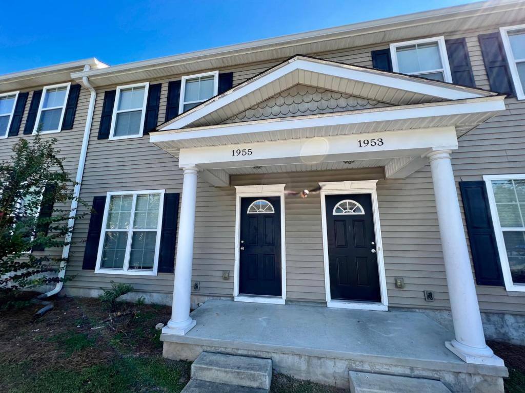 Townhouse for rent at 1955 Bloomington Ave, Tallahassee, FL 32304