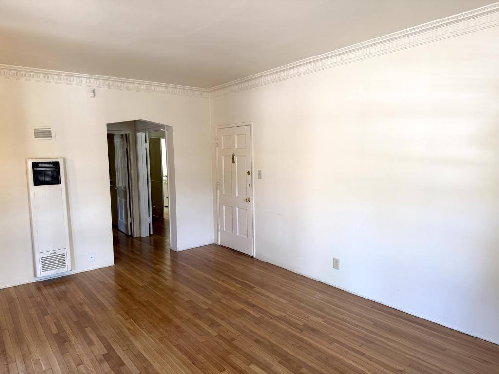 Apartment for rent at 5400 Franklin Ave, Los Angeles, CA 90027
