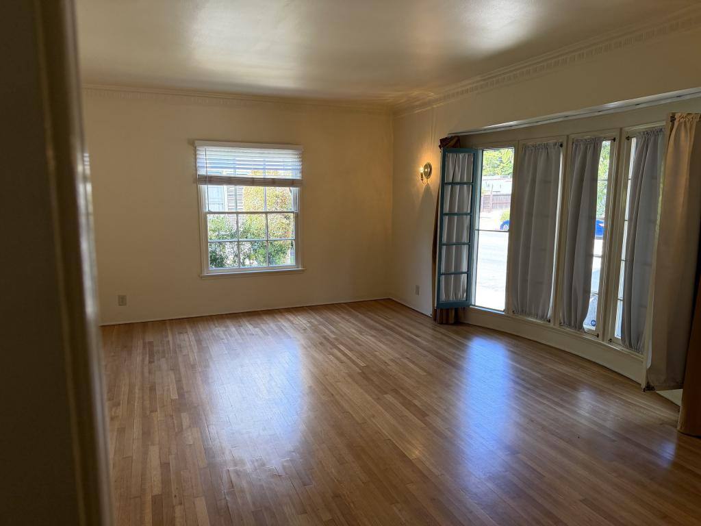 Apartment for rent at 5400 Franklin Ave, Los Angeles, CA 90027