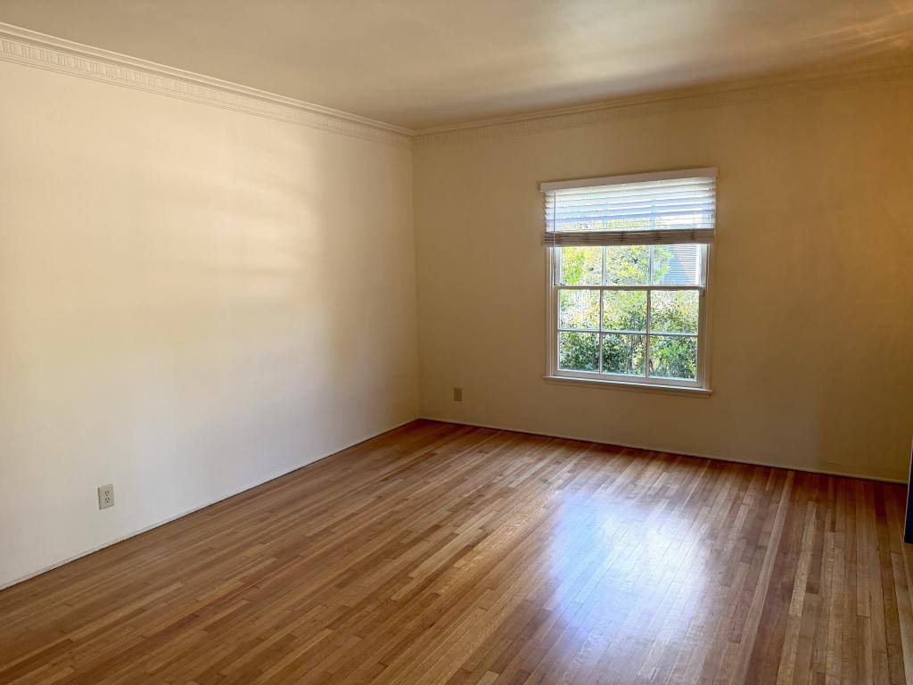 Apartment for rent at 5400 Franklin Ave, Los Angeles, CA 90027