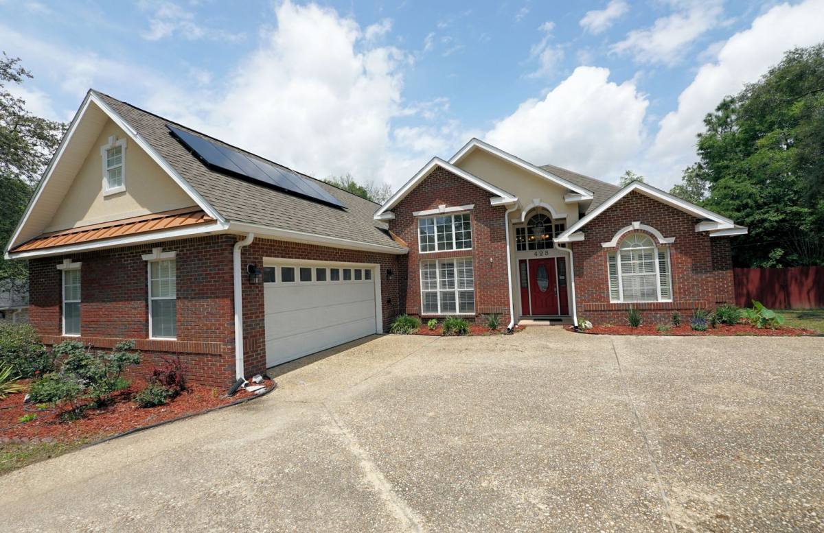 House for rent at 428 Riverchase Dr, Crestview, FL 32536