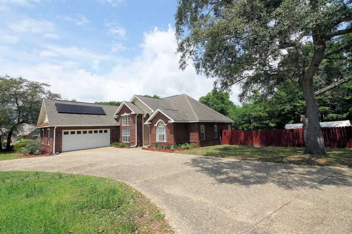 House for rent at 428 Riverchase Dr, Crestview, FL 32536