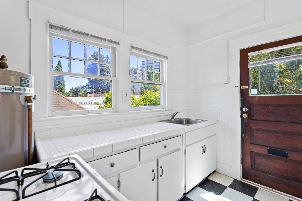 Apartment for rent at 801A SW Green Ave, Portland, OR 97205
