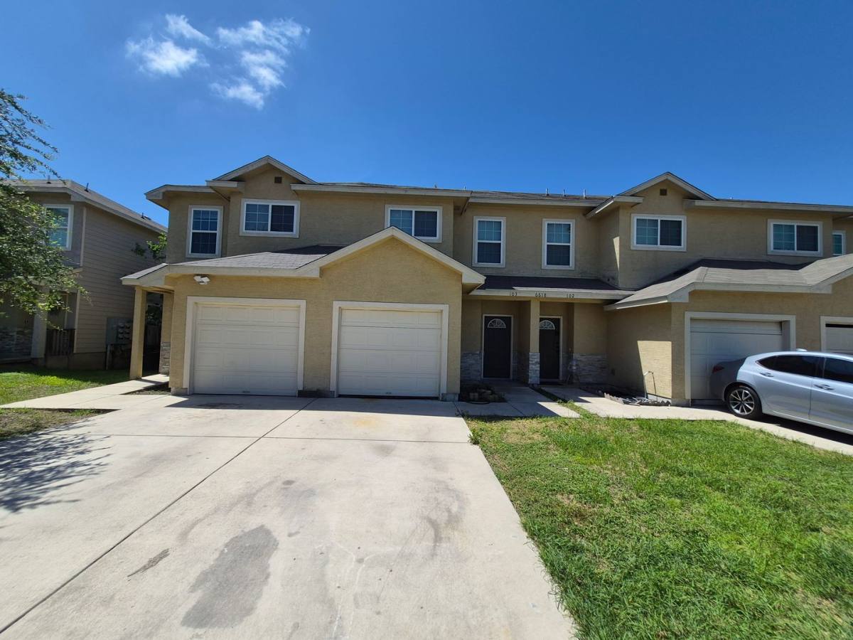 Townhouse for rent at 6618 Arancione Ave, San Antonio, TX 78233